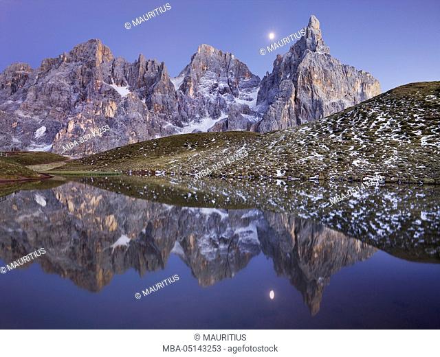 Bureloni (3130m), Cima della Vezzana (3192m), Cimon della Pala (3184m), moonrise, Laghetto di Baita Segantini, Passo Rolle, Trentino - Alto Adige, Dolomites