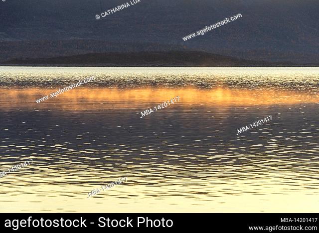 Sweden, Lapland, Abisko, sunrise at Torneträsk