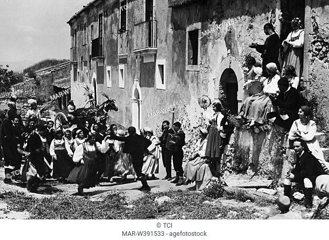 folk dances, sicily, italy 1930 1940