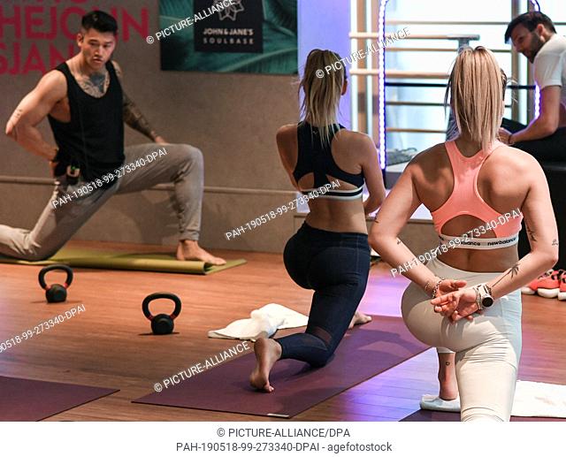 16 May 2019, Berlin: At the opening of the Yoga, Pilates and Barre-Studios of the John & Janes Soulbase interested people take part in a workout