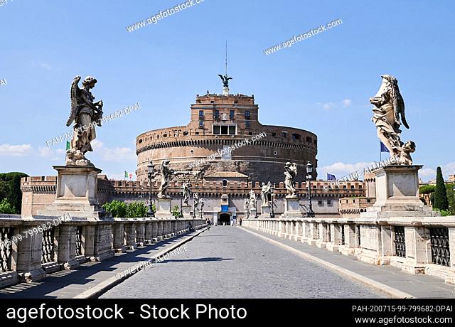 09 July 2020, Italy, Rom: The Bridge of Angels in Rome has been swept clean. Where otherwise at this time many street hawkers and tourists cavort