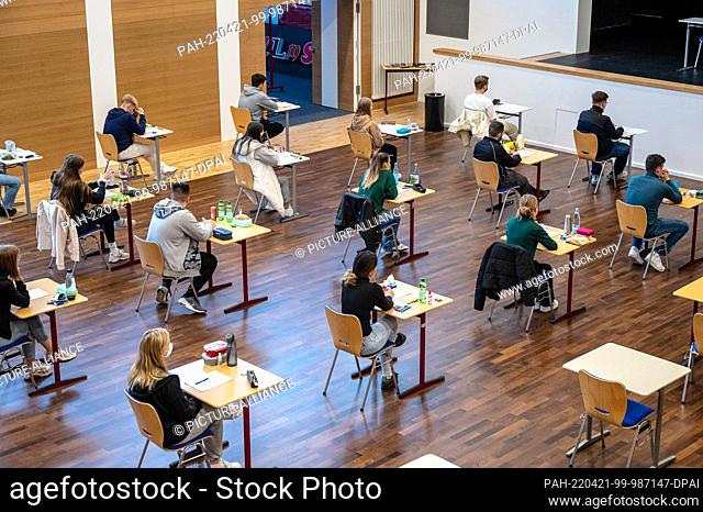 21 April 2022, Lower Saxony, Delmenhorst: Students at a high school sit at their seats before the start of their written exam in history
