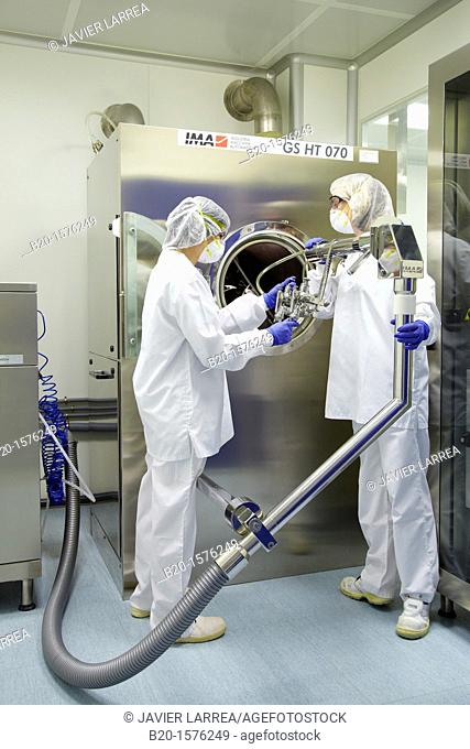 Technicians preparing a tablet coating process, Clean room, Pharmaceutical plant, Drug manufacturing plant, Research Center, Pharmacy, Area Health
