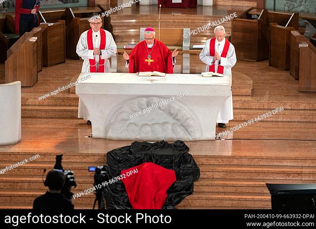 10 April 2020, Berlin: In the catholic St.-Joseph-Church in Berlin-Wedding the Good Friday liturgy will be broadcasted via livestream