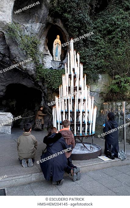 France, Hautes Pyrenees, Lourdes, pilgrims in front of The Immaculate Conception statue as she appeared to Bernadette Soubirous in Grotto of Massabielle