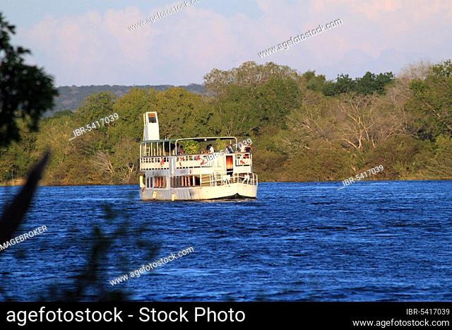 Sunset Tour Excursion Boat, Victoria Falls, Zambezi River, Livingstone, Mosi-oa-Tunya National Park, Zambia, Africa