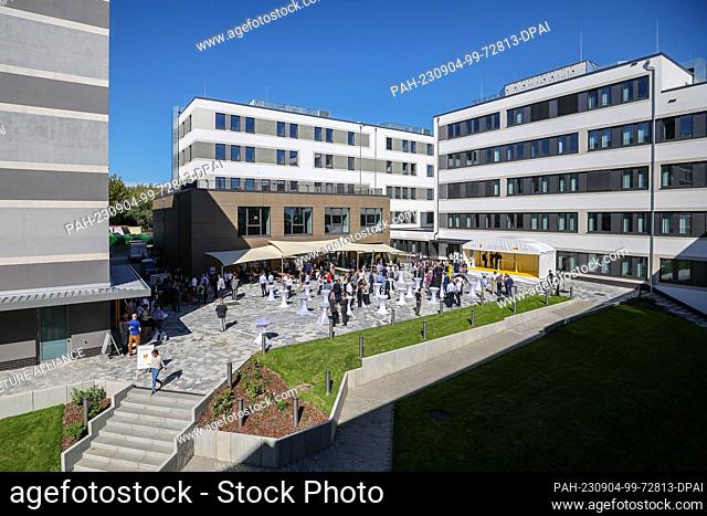 04 September 2023, Saxony, Schkeuditz: Numerous guests attend the opening of the new LEJ Campus. At the world's largest DHL Express Hub at Leipzig/Halle Airport