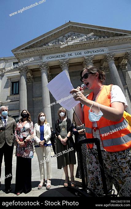 Madrid, Spain; 08/06/2021.- A protester reads the demands of the doctors before deputies of Parliament. Hundreds of aspiring resident intern doctor (MIR in...