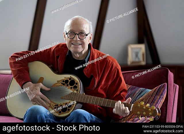 PRODUCTION - 26 October 2023, Hamburg: Michael Kunze, songwriter and composer, sits with his guitar in his study. Kunze turns 80 on November 9