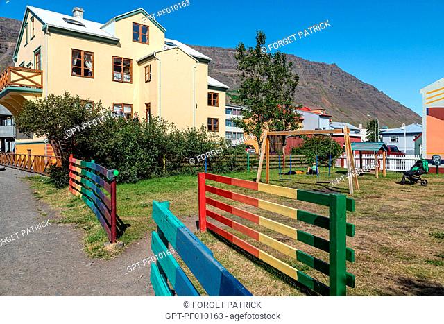 PUBLIC GARDEN IN FRONT OF THE ASBYRGI HOTEL, ISAFJORDUR, ICELAND, EUROPE