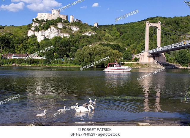 SMALL PRIVATE CRUISE BOAT LIBERTE SEINE ON THE RIVER IN FRONT OF THE MEDIEVAL FORTRESS OF CHATEAU GAILLARD BUILT BY THE ENGLISH KING RICHARD THE LIONHEARTED IN...