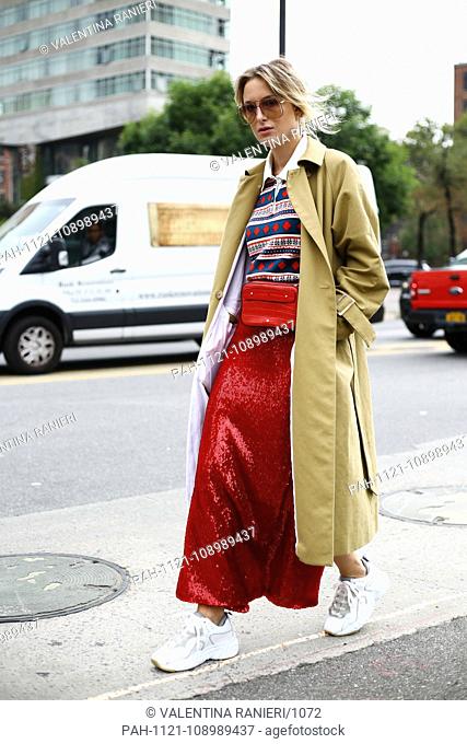 Rebecca Laurey posing on the street during New York Fashion Week - Sept 11, 2018 - Photo: Runway Manhattan ***For Editorial Use Only?*** | usage worldwide
