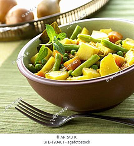 Vegetable curry (potatoes, beans, peas and carrots, India)