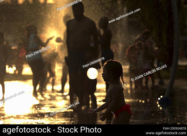 Madrid, Spain; 12.06.2022.- Many people, mostly immigrants, go to the sources and areas such as the one popularly known as Playa de Madrid on the Manzanares...