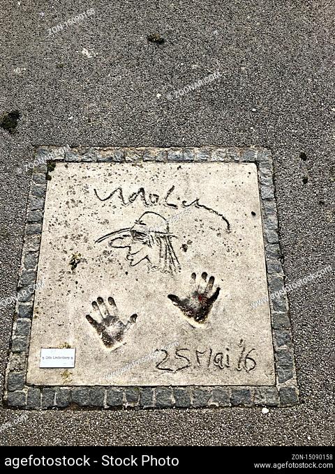 Munich Walk of Stars im Olympiapark in München : Udo Lindenberg Abdruck / Munich Walk of Stars in Olympic Park in Munich, handprint of Udo Lindenberg 17