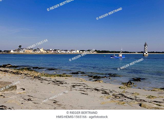 France, Finistere, Loctudy, stretch of sea with Ile Tudy