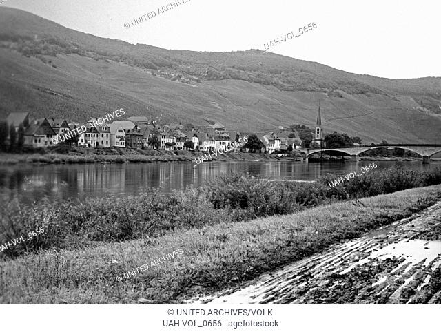 Blick auf die Mosel bei der Ortschaft Piesport, Deutschland 1930er Jahre. View to the village Piesport on river Moselle, Germany 1930s