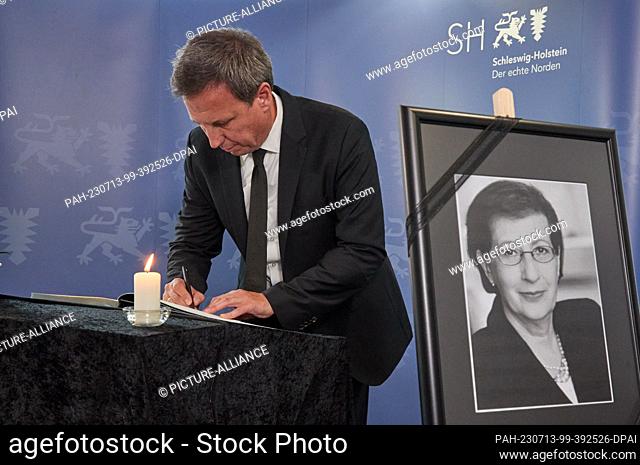 13 July 2023, Schleswig-Holstein, Kiel: Thomas Losse-Müller, parliamentary party leader of the SPD, signs the book of condolence in the State Chancellery in...