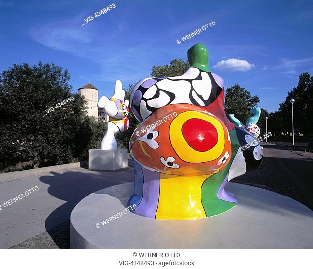 D-Hannover, Leine, Niedersachsen, Die Nanas sind pralle Skulpturen von Niki de Saint Phalle am Hohen Ufer der Leine, die dort in den Siebziger Jahren...