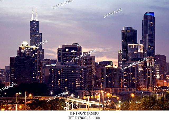USA, Illinois, Chicago skyline at dusk
