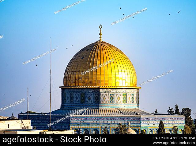 19 December 2022, Israel, Jerusalem: The golden dome of the Dome of the Rock on the Temple Mount in Jerusalem. Photo: Frank Rumpenhorst/dpa/Frank...