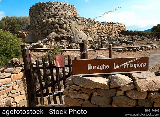Entrance to La Prisgiona Nuraghe, Europa, Valle di Capichera, Arzachena, Sassari Province, Sardinia, Italy, Europe