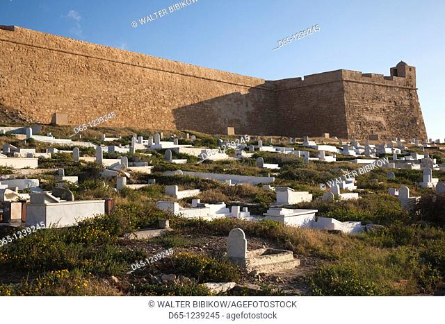 Tunisia, Tunisian Central Coast, Mahdia, Borj el-Kebir fortress, 16th century, and Muslim cemetery