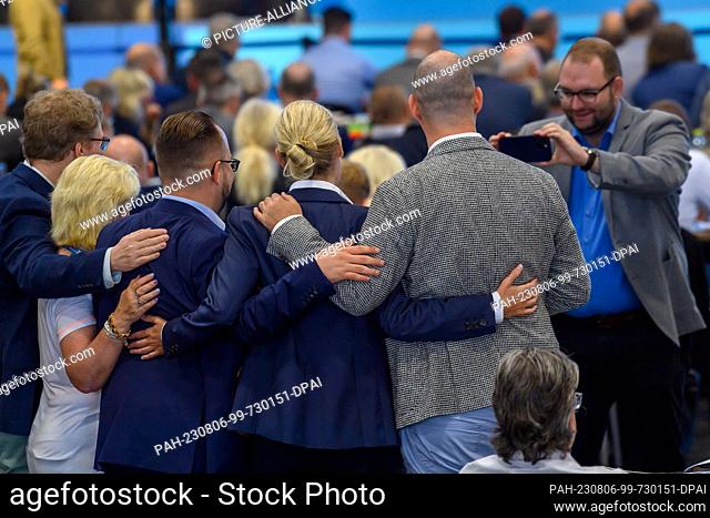 06 August 2023, Saxony-Anhalt, Magdeburg: Alice Weidel (4vl), AfD federal chair and leader of the AfD federal parliamentary group stands for a group photo arm...