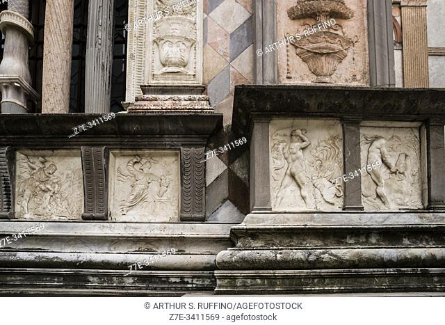 Detail of the façade of the Colleoni Chapel (Cappella Colleoni), Piazza del Duomo, Upper City (Città Alta), Bergamo, Lombardy, Italy, Europe
