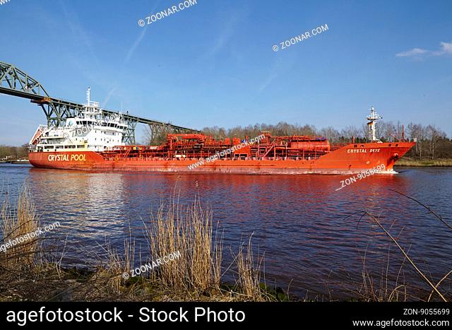 Das Tankschiff Crystal Skye auf dem Nord-Ostsee-Kanal bei Hochdonn (Deutschland, Schleswig-Holstein) am 2. April 2016
