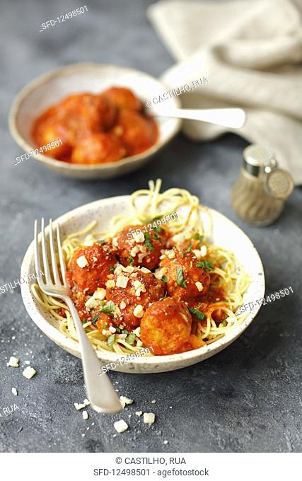 Spaghetti with white bean vegaetarian balls and tomato sauce