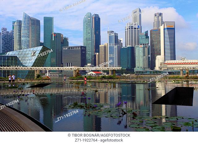 Singapore, Republic of Singapore, Asia - Louis Vuitton luxury boutique at Marina  Bay with the city skyline of the central business district in the bac -  SuperStock