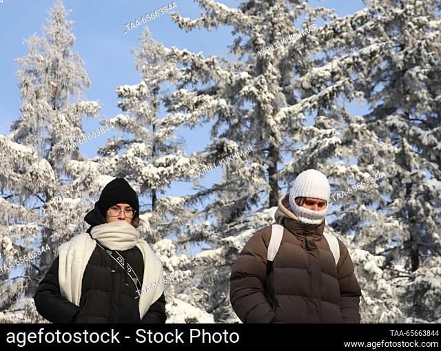 RUSSIA, NOVOSIBIRSK - DECEMBER 12, 2023: People are seen in a park in Central District during severe frost in winter. On 11 December
