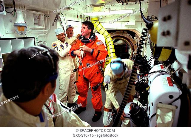 08/07/1997 --- STS-85 Mission Specialist Stephen K. Robinson visits with white room closeout crew members Mike Mangione left foreground, Carlos Gillis