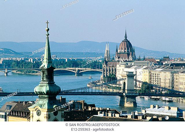 Hungary, Budapest, picture from Buda toward Pest, Bridge of Chains over Danube. Government's House, Parliament