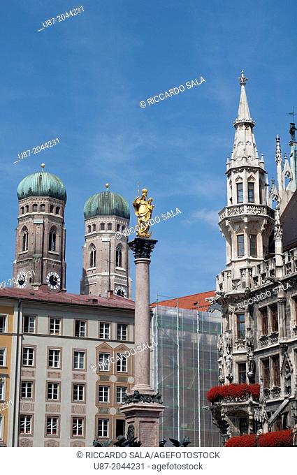 Germany, Bavaria, Munich, Marienplatz, Neues Rathaus, New Town Hall whit Virgin Mary Statue