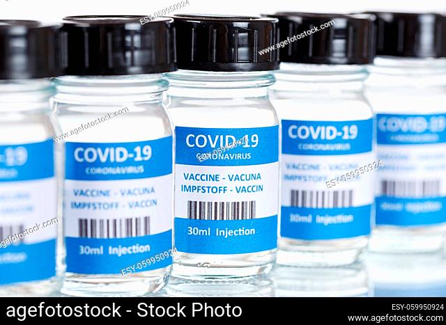 Stuttgart, Deutschland - 25. Februar 2021: Impfstoff Coronavirus Corona Virus COVID-19 Covid Impfung Vaccine in einer Reihe in Deutschland