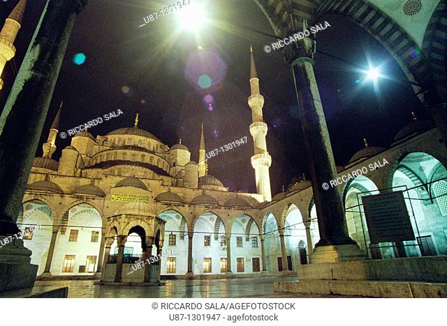 Turkey, Istanbul, Sultan Ahmet Camii, Blue Mosque at Night
