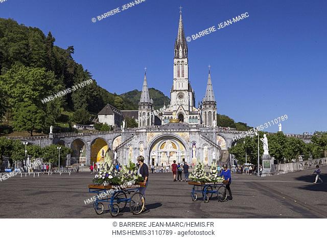 France, Hautes Pyrenees, Lourdes, Sanctuary of Our Lady of Lourdes, Basilica of the Immaculate Conception and Rosary Basilica
