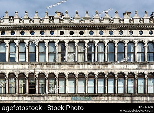 Procuratie Vecchie, Old procuracies, building by Bartolomeo Bon, Piazza San Marco, St Mark's Square, Venice, Italy, Europe