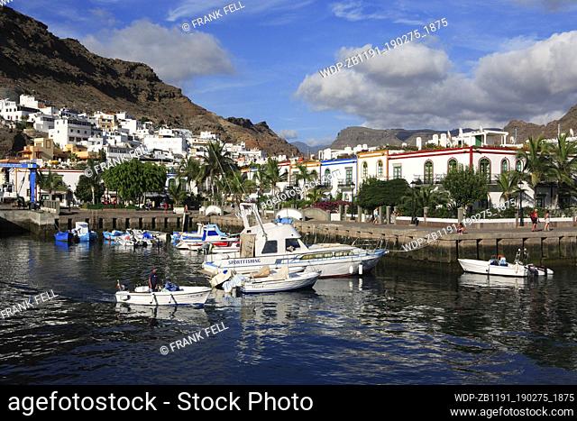 Spain, Canary Islands, Gran Canaria, Puerto De Mogan, Harbour boats
