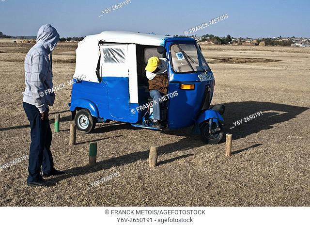 Rickshaw driving lesson. Amhara state ( Ethiopia)