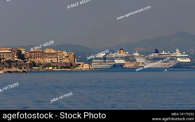Greece, Greek Islands, Ionian Islands, Corfu, Corfu Town, harbor, cruise ships, old fortress, on the right of the picture three large cruise ships