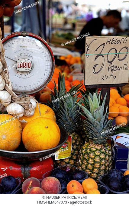 Italy, Lazio, Rome, historical center listed as World Heritage by UNESCO, fruits, market of the Campo dei Fiori square