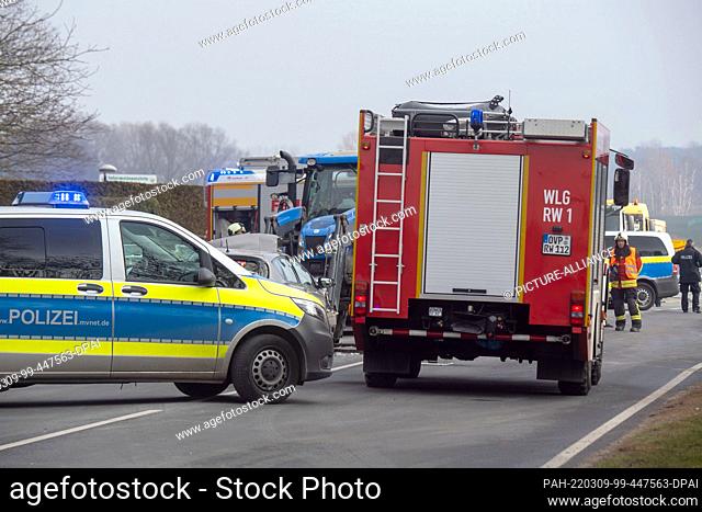 09 March 2022, Mecklenburg-Western Pomerania, Wolgast: Vehicle standing after an accident on the federal highway 111 near the Wolgast district of Mahlzow...