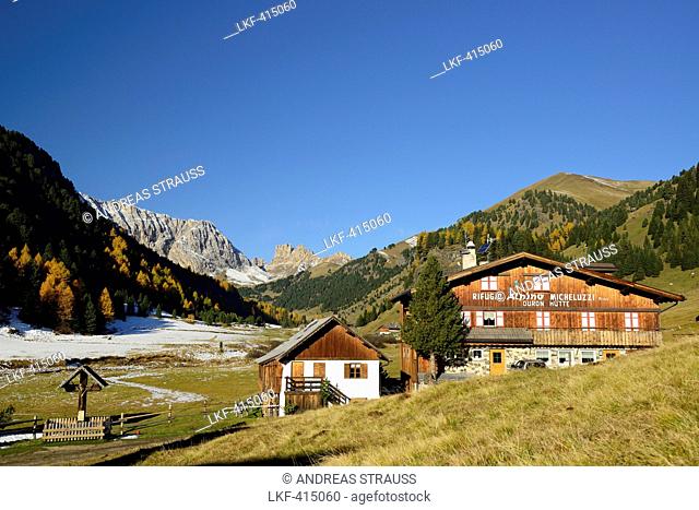 Micheluzzi alpine hut with Duron valley, Duron valley, Fassa valley, Rosengarten range, Dolomites, UNESCO World Heritage Site Dolomites, South Tyrol, Italy