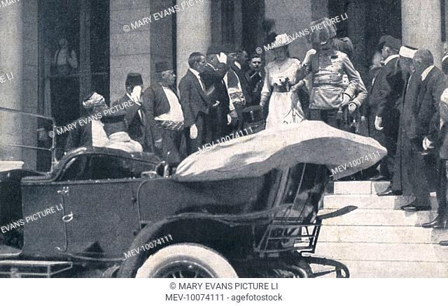 Erzherzog Franz Ferdinand and his wife leave Sarajevo Town Hall for their last car ride