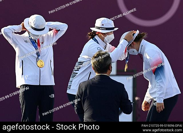 25 July 2021, Japan, Tokio: Archery: Olympics, Olympic bow, team, women, at Yumenoshima Park Archery Field. Olympic champions South Korea (An San, Jang Minhee