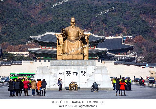 Korea , Seoul City, Gwanghwamun Square , Statue of Great King of Sejong (inventor of the Korean Hangul alfabet)