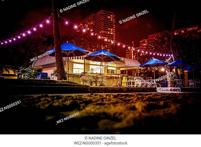 USA, Hawaii, Oahua, Waikiki Beach, snack house at night